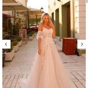 Chic Off-Shoulder Lace Wedding Dress